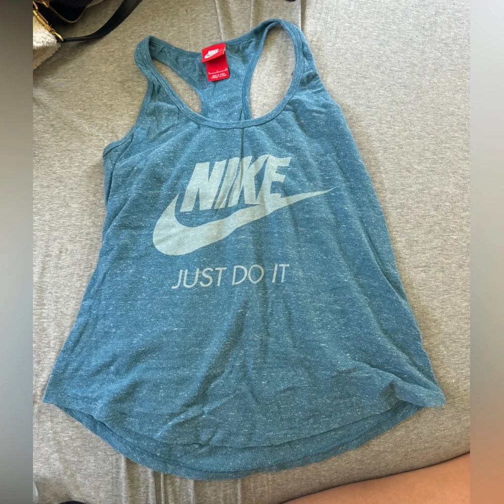 Women's Nike Razor Back - Picture 1 of 4